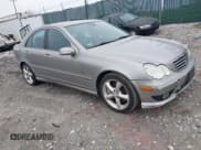 ✅ 2005 Mercedes-Benz C 230 Kompressor • VIN: WDBRF40J65F722047 • Lot: 42021101. Wystawiony na IAAI z przebiegiem 61 189 mil. Bezpłatny archiwum sprzedaży aukcyjnych z USA i szczegółowy raport historii pojazdu na DreamBid. Zdjęcie 1.