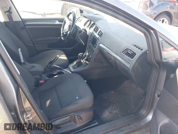 ✅ 2019 Volkswagen Golf S • VIN: 3VWG57AU7KM020916 • Lot: 43420464. Wystawiony na IAAI z przebiegiem 94 452 mil. Bezpłatny archiwum sprzedaży aukcyjnych z USA i szczegółowy raport historii pojazdu na DreamBid. Zdjęcie 5.