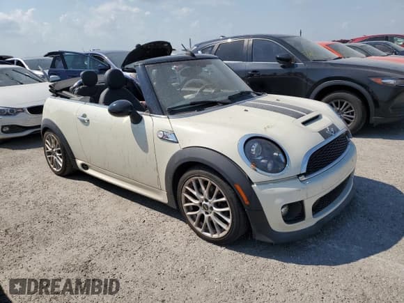 ✅ 2015 MINI Convertible S • VIN: WMWZP3C55F2A91274 • Lot: 76558584. Wystawiony na Copart z przebiegiem Nie podano. Bezpłatny archiwum sprzedaży aukcyjnych z USA i szczegółowy raport historii pojazdu na DreamBid. Zdjęcie 4.