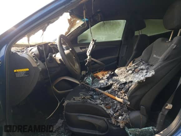 ✅ 2016 Hyundai Veloster • VIN: KMHTC6AD3GU294050 • Lot: 56909725. Wystawiony na Copart z przebiegiem Nie podano. Bezpłatny archiwum sprzedaży aukcyjnych z USA i szczegółowy raport historii pojazdu na DreamBid. Zdjęcie 7.