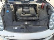 ✅ 2016 Porsche Cayenne • VIN: WP1AA2A2XGKA09329 • Lot: 81347585. Wystawiony na Copart z przebiegiem 131 925 mil. Bezpłatny archiwum sprzedaży aukcyjnych z USA i szczegółowy raport historii pojazdu na DreamBid. Zdjęcie 11.