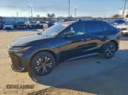 ✅ 2024 Toyota bZ4X XLE • VIN: JTMAAAAA5RA054545 • Лот: 95803825. Опубликован ранее на Copart с пробегом 10 977 миль. Бесплатный доступ к архиву аукционных продаж из США и подробный отчёт об истории автомобиля на DreamBid. Изображение 1.