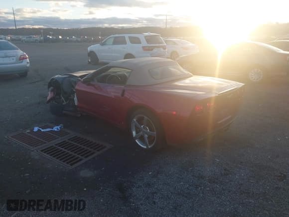 ✅ 2008 Chevrolet Corvette • VIN: 1G1YY36W985120265 • Lot: 43638631. Wystawiony na IAAI z przebiegiem 114 357 mil. Bezpłatny archiwum sprzedaży aukcyjnych z USA i szczegółowy raport historii pojazdu na DreamBid. Zdjęcie 3.