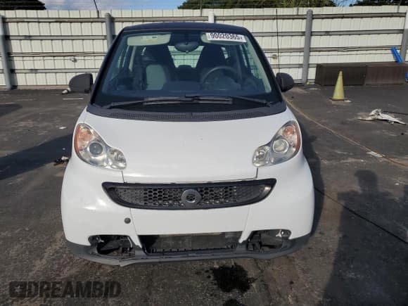 ✅ 2013 Smart fortwo Pure • VIN: WMEEJ3BA2DK583905 • Лот: 90020365. Опубликован ранее на Copart с пробегом 91 027 миль. Бесплатный доступ к архиву аукционных продаж из США и подробный отчёт об истории автомобиля на DreamBid. Изображение 5.