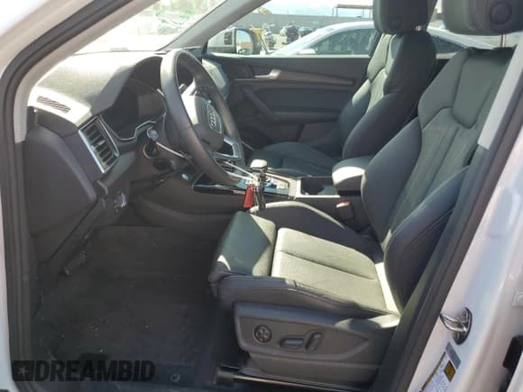 ✅ 2024 Audi Q5 S line Premium • VIN: WA1G2AFY5R2075879 • Lot: 71729405. Wystawiony na Copart z przebiegiem 19 075 mil. Bezpłatny archiwum sprzedaży aukcyjnych z USA i szczegółowy raport historii pojazdu na DreamBid. Zdjęcie 7.