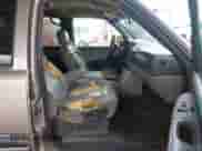 2001 Chevrolet Tahoe LT z VIN 1GNEK13T51J186505, wystawiony jako IAAI lot #42648332 z przebiegiem 282 884 mil mil oraz . Historia ofert i sprzedaży dostępna na DreamBid. Obrazek 5.