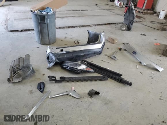 ✅ 2018 Subaru Outback Limited • VIN: 4S4BSAKC7J3342637 • Lot: 80891075. Wystawiony na Copart z przebiegiem 84 666 mil. Bezpłatny archiwum sprzedaży aukcyjnych z USA i szczegółowy raport historii pojazdu na DreamBid. Zdjęcie 13.