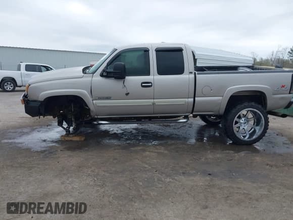 ✅ 2006 Chevrolet Silverado 2500HD LT2 • VIN: 1GCHK29U56E120712 • Lot: 41945423. Wystawiony na IAAI z przebiegiem 277 045 mil. Bezpłatny archiwum sprzedaży aukcyjnych z USA i szczegółowy raport historii pojazdu na DreamBid. Zdjęcie 14.
