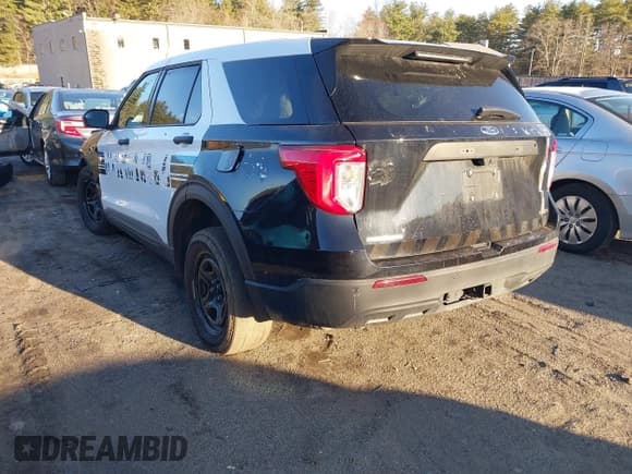 ✅ 2022 Ford Police Interceptor Utility • VIN: 1FM5K8AW6NNA11771 • Lot: 41888447. Wystawiony na IAAI z przebiegiem 59 437 mil. Bezpłatny archiwum sprzedaży aukcyjnych z USA i szczegółowy raport historii pojazdu na DreamBid. Zdjęcie 3.