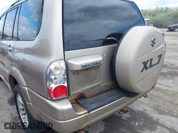 ✅ 2005 Suzuki XL7 LX • VIN: JS3TX92V954108706 • Лот: 42040623. Опубликован ранее на IAAI с пробегом 217 837 миль. Бесплатный доступ к архиву аукционных продаж из США и подробный отчёт об истории автомобиля на DreamBid. Изображение 6.