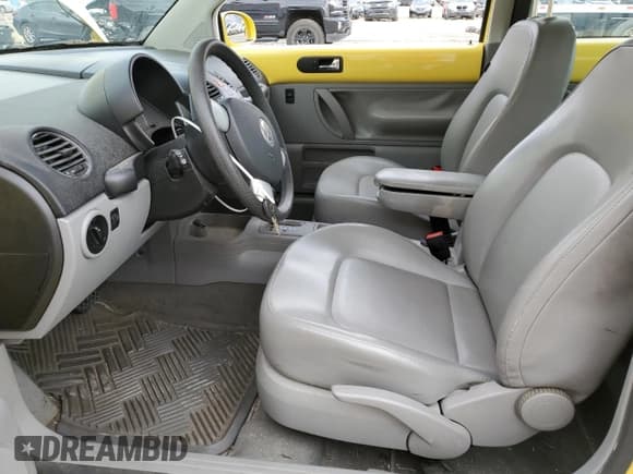 ✅ 2006 Volkswagen Beetle • VIN: 3VWPR31C86M407842 • Lot: 86420115. Wystawiony na Copart z przebiegiem 126 533 mil. Bezpłatny archiwum sprzedaży aukcyjnych z USA i szczegółowy raport historii pojazdu na DreamBid. Zdjęcie 7.