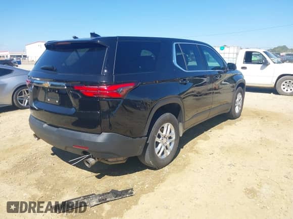 2023 Chevrolet Traverse LS z VIN 1GNERFKW5PJ136412, wystawiony jako IAAI lot #43341271 z przebiegiem 55 941 mil mil oraz . Historia ofert i sprzedaży dostępna na DreamBid. Obrazek 4.