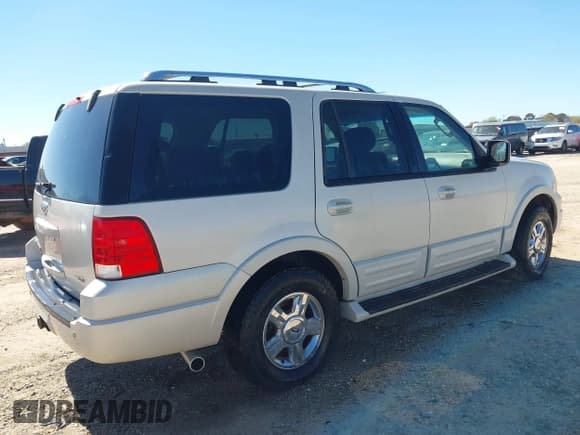 ✅ 2005 Ford Expedition Limited • VIN: 1FMFU20525LA93434 • Lot: 41787625. Listed on IAAI with 242,057 mi. Free auction sales archive from the USA and detailed vehicle history report at DreamBid. Image 4.