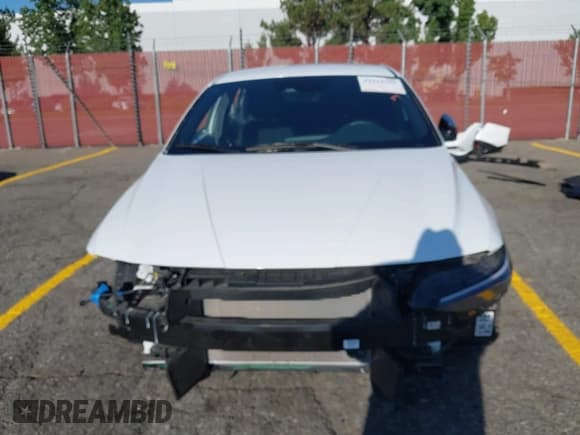 ✅ 2025 Hyundai Elantra SEL Sport • VIN: KMHLM4DG8SU868562 • Lot: 43215752. Listed on IAAI with 6,517 mi. Free auction sales archive from the USA and detailed vehicle history report at DreamBid. Image 13.