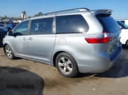✅ 2016 Toyota Sienna LE AAS • VIN: 5TDKK3DC4GS736844 • Lot: 43379600. Wystawiony na IAAI z przebiegiem 95 680 mil. Bezpłatny archiwum sprzedaży aukcyjnych z USA i szczegółowy raport historii pojazdu na DreamBid. Zdjęcie 3.