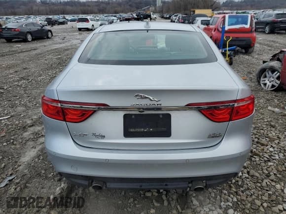 ✅ 2018 Jaguar XF 25t Premium • VIN: SAJBJ4FXXJCY58594 • Lot: 86624504. Wystawiony na Copart z przebiegiem 58 940 mil. Bezpłatny archiwum sprzedaży aukcyjnych z USA i szczegółowy raport historii pojazdu na DreamBid. Zdjęcie 6.