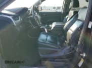 ✅ 2018 Chevrolet Suburban LT • VIN: 1GNSCHKC0JR160017 • Lot: 73940644. Wystawiony na Copart z przebiegiem 261 604 mil. Bezpłatny archiwum sprzedaży aukcyjnych z USA i szczegółowy raport historii pojazdu na DreamBid. Zdjęcie 7.