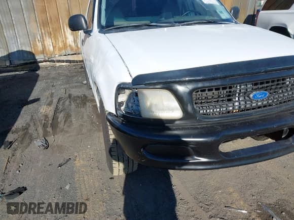✅ 1998 Ford F-150 • VIN: 1FTZF1720WNB95970 • Lot: 43591109. Wystawiony na IAAI z przebiegiem 190 321 mil. Bezpłatny archiwum sprzedaży aukcyjnych z USA i szczegółowy raport historii pojazdu na DreamBid. Zdjęcie 19.