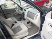 ✅ 2008 Ford Escape XLT • VIN: 1FMCU93ZX8KA07744 • Lot: 42738918. Wystawiony na IAAI z przebiegiem 177 802 mil. Bezpłatny archiwum sprzedaży aukcyjnych z USA i szczegółowy raport historii pojazdu na DreamBid. Zdjęcie 5.