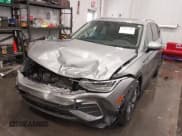 ✅ 2022 Volkswagen Tiguan SE • VIN: 3VV2B7AXXNM059957 • Lot: 42092196. Wystawiony na IAAI z przebiegiem 37 294 mil. Bezpłatny archiwum sprzedaży aukcyjnych z USA i szczegółowy raport historii pojazdu na DreamBid. Zdjęcie 6.