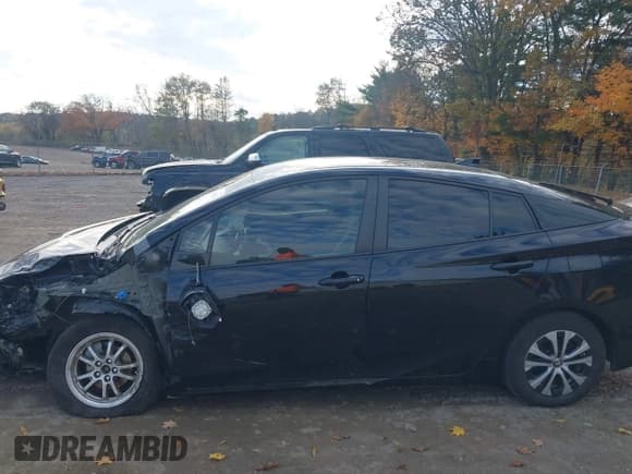 ✅ 2019 Toyota Prius XLE • VIN: JTDL9RFU8K3010245 • Lot: 43601742. Listed on IAAI with 90,815 mi. Free auction sales archive from the USA and detailed vehicle history report at DreamBid. Image 15.