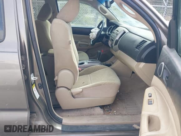 ✅ 2009 Toyota Tacoma PreRunner • VIN: 3TMKU72N19M018905 • Lot: 43744261. Listed on IAAI with 260,709 mi. Free auction sales archive from the USA and detailed vehicle history report at DreamBid. Image 5.