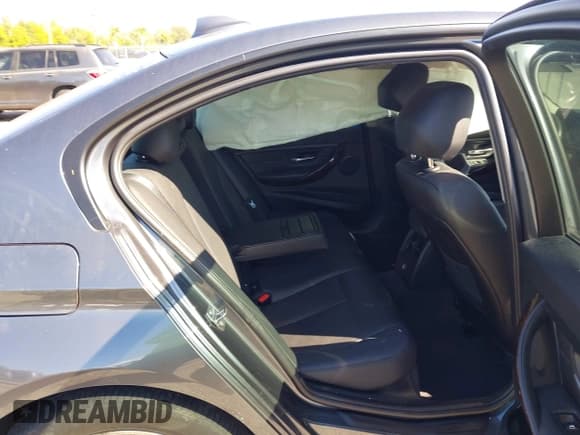 ✅ 2015 BMW 3 Series 328i • VIN: WBA3A5G53FNS84578 • Lot: 43720863. Wystawiony na IAAI z przebiegiem 79 950 mil. Bezpłatny archiwum sprzedaży aukcyjnych z USA i szczegółowy raport historii pojazdu na DreamBid. Zdjęcie 8.