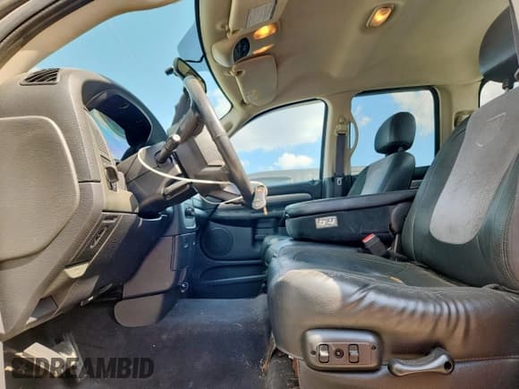 ✅ 2004 Dodge 2500 SLT • VIN: 3D7KU28C44G253224 • Lot: 81647645. Wystawiony na Copart z przebiegiem 161 395 mil. Bezpłatny archiwum sprzedaży aukcyjnych z USA i szczegółowy raport historii pojazdu na DreamBid. Zdjęcie 7.