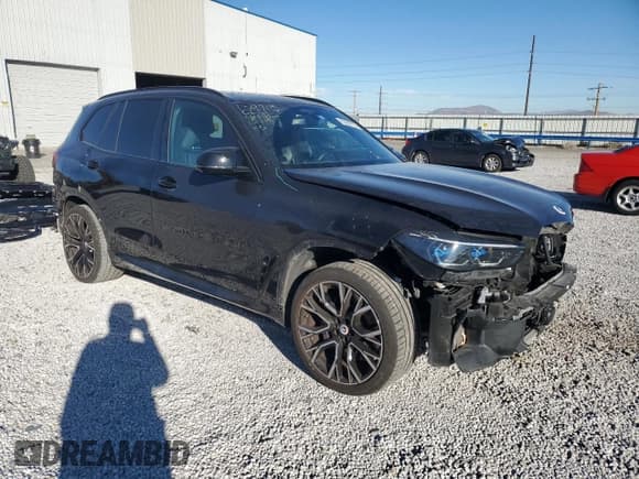 ✅ 2022 BMW X5 M • VIN: 5YMJU0C06N9M19369 • Lot: 83088734. Wystawiony na Copart z przebiegiem 35 382 mil. Bezpłatny archiwum sprzedaży aukcyjnych z USA i szczegółowy raport historii pojazdu na DreamBid. Zdjęcie 4.