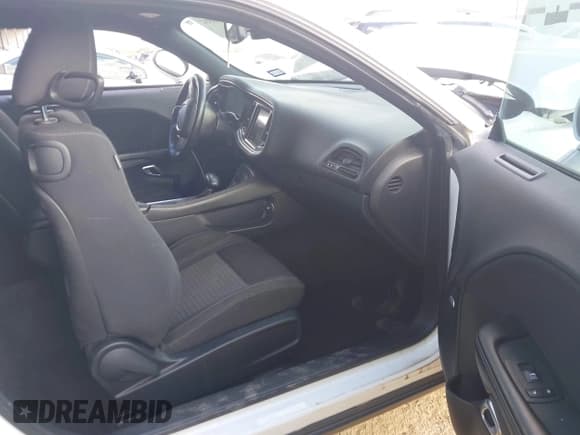 ✅ 2018 Dodge Challenger SXT • VIN: 2C3CDZAG3JH155354 • Lot: 43398932. Wystawiony na IAAI z przebiegiem 66 495 mil. Bezpłatny archiwum sprzedaży aukcyjnych z USA i szczegółowy raport historii pojazdu na DreamBid. Zdjęcie 5.