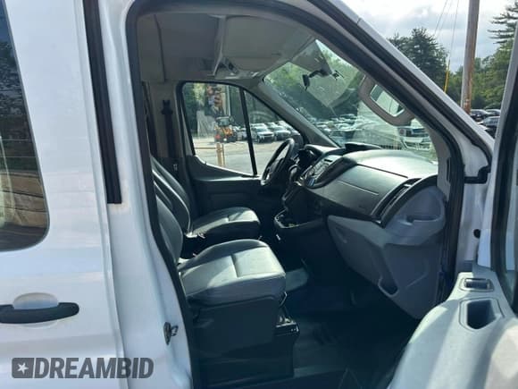✅ 2017 Ford Transit XL • VIN: 1FDZX2CM0HKA42015 • Lot: 64076855. Wystawiony na Copart z przebiegiem 252 406 mil. Bezpłatny archiwum sprzedaży aukcyjnych z USA i szczegółowy raport historii pojazdu na DreamBid. Zdjęcie 9.