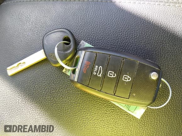 ✅ 2019 Kia Optima S • VIN: 5XXGT4L33KG275219 • Lot: 43594823. Wystawiony na IAAI z przebiegiem 98 311 mil. Bezpłatny archiwum sprzedaży aukcyjnych z USA i szczegółowy raport historii pojazdu na DreamBid. Zdjęcie 11.