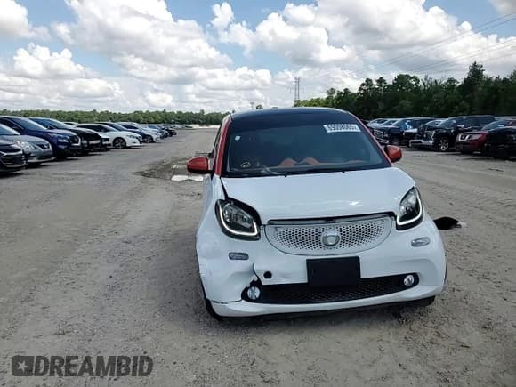 ✅ 2016 Smart fortwo Passion • VIN: WMEFJ5DA8GK068747 • Lot: 69008065. Wystawiony na Copart z przebiegiem 45 829 mil. Bezpłatny archiwum sprzedaży aukcyjnych z USA i szczegółowy raport historii pojazdu na DreamBid. Zdjęcie 13.