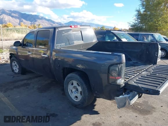 ✅ 2010 Chevrolet Silverado 1500 • VIN: 3GCXKTE27AG261479 • Lot: 43635635. Wystawiony na IAAI z przebiegiem 232 696 mil. Bezpłatny archiwum sprzedaży aukcyjnych z USA i szczegółowy raport historii pojazdu na DreamBid. Zdjęcie 3.