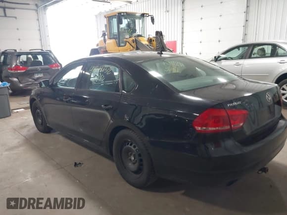 ✅ 2015 Volkswagen Passat S • VIN: 1VWAS7A30FC020995 • Lot: 42348252. Listed on IAAI with 177,806 mi. Free auction sales archive from the USA and detailed vehicle history report at DreamBid. Image 3.