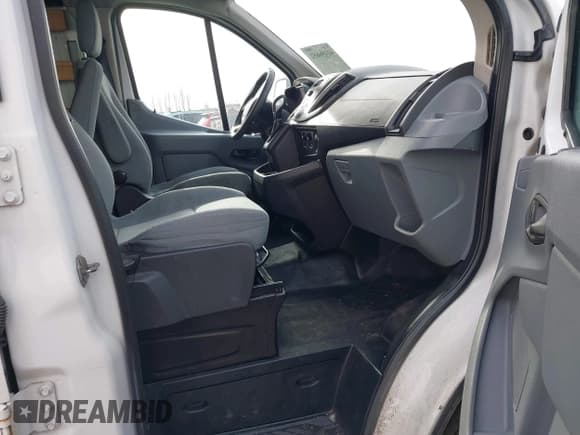 ✅ 2015 Ford Transit Cargo • VIN: 1FTNR1ZM7FKB03582 • Лот: 41496652. Опубликован ранее на IAAI с пробегом 205 663 миль. Бесплатный доступ к архиву аукционных продаж из США и подробный отчёт об истории автомобиля на DreamBid. Изображение 5.