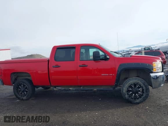 ✅ 2007 Chevrolet Silverado 2500HD 1LT • VIN: 1GCHK23K17F554354 • Lot: 43654730. Wystawiony na IAAI z przebiegiem 260 861 mil. Bezpłatny archiwum sprzedaży aukcyjnych z USA i szczegółowy raport historii pojazdu na DreamBid. Zdjęcie 13.