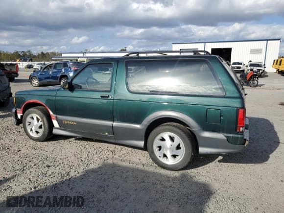 ✅ 1993 GMC Jimmy • VIN: 1GDCT18Z9P0810178 • Lot: 79442614. Wystawiony na Copart z przebiegiem 19 514 mil. Bezpłatny archiwum sprzedaży aukcyjnych z USA i szczegółowy raport historii pojazdu na DreamBid. Zdjęcie 2.
