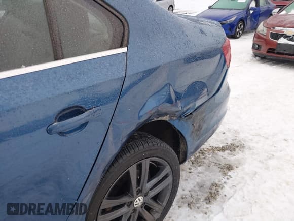 ✅ 2018 Volkswagen Jetta SEL • VIN: 3VWL17AJ6JM209328 • Lot: 41281285. Listed on IAAI with 103,428 mi. Free auction sales archive from the USA and detailed vehicle history report at DreamBid. Image 17.