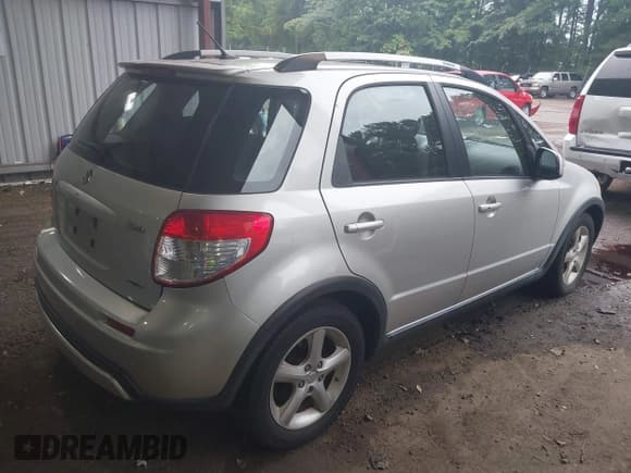 ✅ 2009 Suzuki SX4 Touring AWD • VIN: JS2YB417896200835 • Lot: 42646630. Wystawiony na IAAI z przebiegiem 145 068 mil. Bezpłatny archiwum sprzedaży aukcyjnych z USA i szczegółowy raport historii pojazdu na DreamBid. Zdjęcie 4.