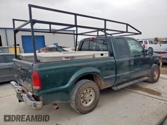 ✅ 2001 Ford F-250 XL • VIN: 1FTNX20S81EA22220 • Lot: 54601245. Wystawiony na Copart z przebiegiem 137 652 mil. Bezpłatny archiwum sprzedaży aukcyjnych z USA i szczegółowy raport historii pojazdu na DreamBid. Zdjęcie 3.