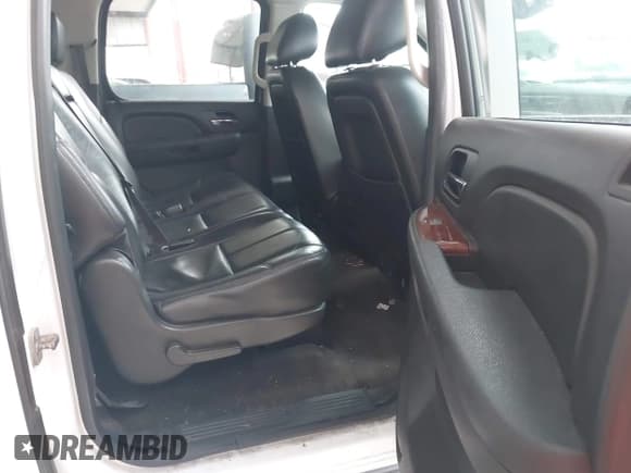 ✅ 2014 GMC Yukon XL SLT • VIN: 1GKS1KE02ER200489 • Lot: 41385362. Listed on IAAI with 200,289 mi. Free auction sales archive from the USA and detailed vehicle history report at DreamBid. Image 8.