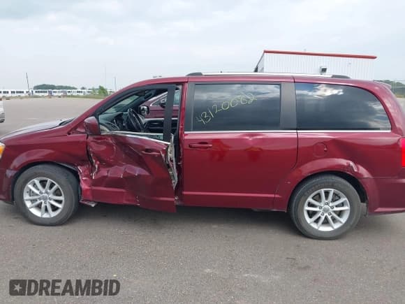 ✅ 2019 Dodge Grand Caravan SXT • VIN: 2C4RDGCG8KR656162 • Lot: 43120082. Wystawiony na IAAI z przebiegiem 40 050 mil. Bezpłatny archiwum sprzedaży aukcyjnych z USA i szczegółowy raport historii pojazdu na DreamBid. Zdjęcie 6.
