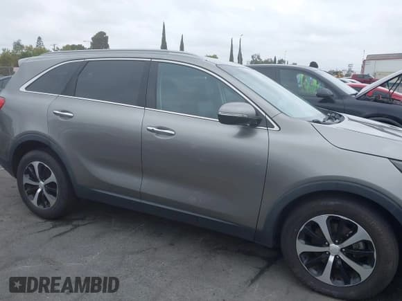 ✅ 2018 Kia Sorento EX • VIN: 5XYPH4A51JG420368 • Lot: 42797087. Wystawiony na IAAI z przebiegiem 74 060 mil. Bezpłatny archiwum sprzedaży aukcyjnych z USA i szczegółowy raport historii pojazdu na DreamBid. Zdjęcie 13.