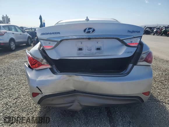 2013 Hyundai Sonata с VIN KMHEC4A40DA101475, выставлен на аукционе Copart как лот 82370555 с пробегом 78 180 миль миль и Списание • Salvage title. История ставок и продаж доступна на DreamBid. Изображение 6.