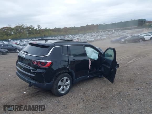 ✅ 2019 Jeep Compass Latitude • VIN: 3C4NJDBB0KT761223 • Lot: 43570553. Wystawiony na IAAI z przebiegiem 48 490 mil. Bezpłatny archiwum sprzedaży aukcyjnych z USA i szczegółowy raport historii pojazdu na DreamBid. Zdjęcie 4.
