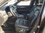 ✅ 2021 Mazda CX-5 Signature • VIN: JM3KFBEY1M0425242 • Lot: 91067215. Wystawiony na Copart z przebiegiem 77 579 mil. Bezpłatny archiwum sprzedaży aukcyjnych z USA i szczegółowy raport historii pojazdu na DreamBid. Zdjęcie 7.