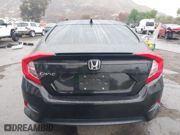 ✅ 2018 Honda Civic EX-T • VIN: JHMFC1F30JX028784 • Lot: 43709664. Listed on IAAI with 117,072 mi. Free auction sales archive from the USA and detailed vehicle history report at DreamBid. Image 16.