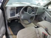 ✅ 1996 Chevrolet S-10 LS • VIN: 1GCCS19X0TK105806 • Лот: 73741084. Опубликован ранее на Copart с пробегом 166 489 миль. Бесплатный доступ к архиву аукционных продаж из США и подробный отчёт об истории автомобиля на DreamBid. Изображение 8.