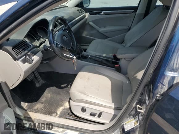 ✅ 2018 Volkswagen Passat S • VIN: 1VWAA7A38JC026992 • Lot: 69477045. Wystawiony na Copart z przebiegiem 107 742 mil. Bezpłatny archiwum sprzedaży aukcyjnych z USA i szczegółowy raport historii pojazdu na DreamBid. Zdjęcie 7.